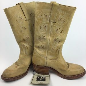 Frye Austin Lilac cut out detail boot size 6